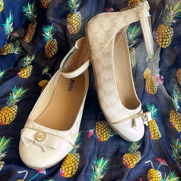 Brand New Michael Kors Cream Round Toe Bow Ankle Strap Zipper Flats Dress Shoes - Picture 8 of 16